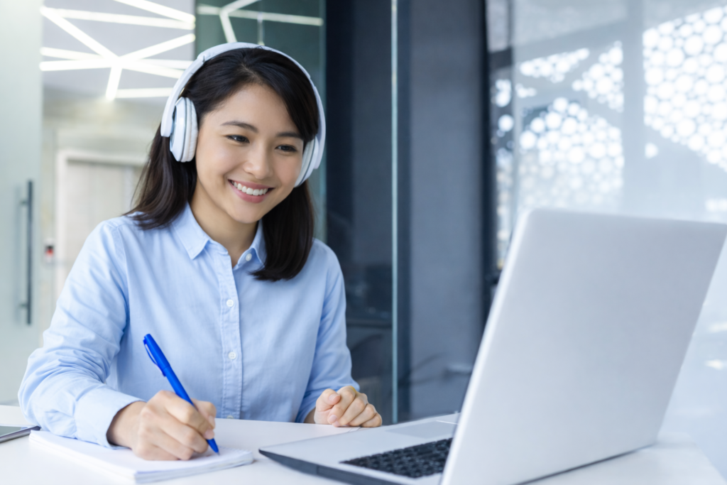 オンラインで日本語の授業を受けている様子